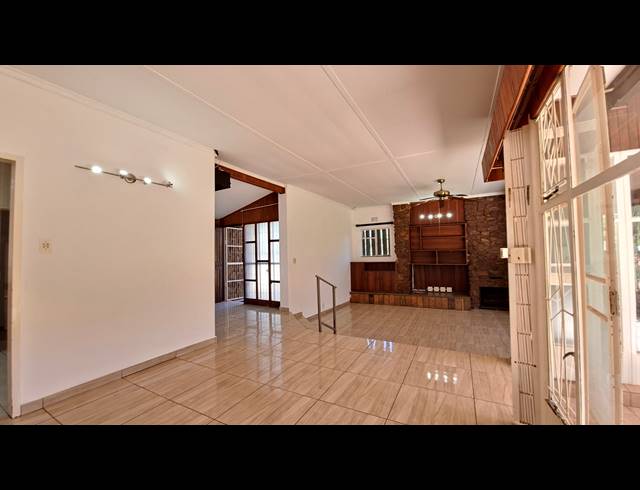3 BEDROOM FREEHOLD TO LET IN FLAMWOOD